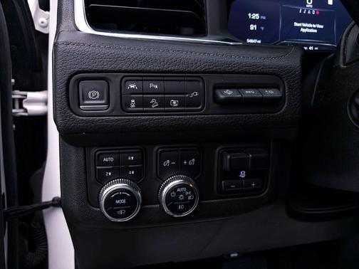 White Frost Tri-Coat 2022 GMC Yukon XL Denali