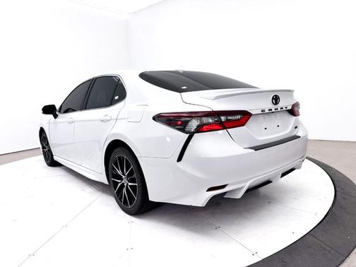 White 2022 Toyota Camry SE