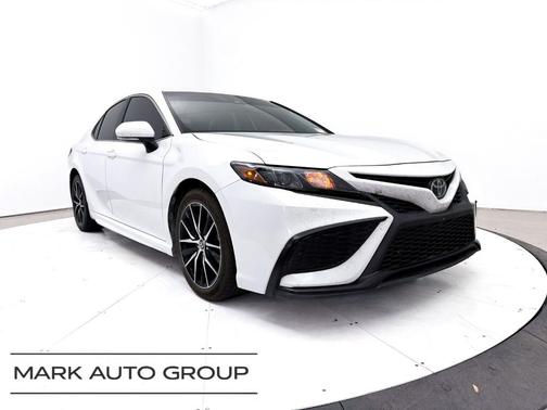 White 2022 Toyota Camry SE
