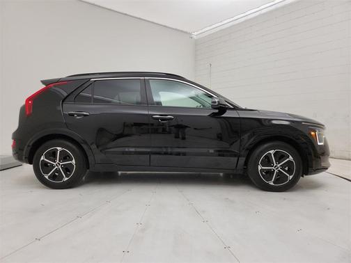 2023 Kia Niro SX