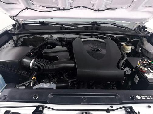 Super White 2017 Toyota Tacoma SR5