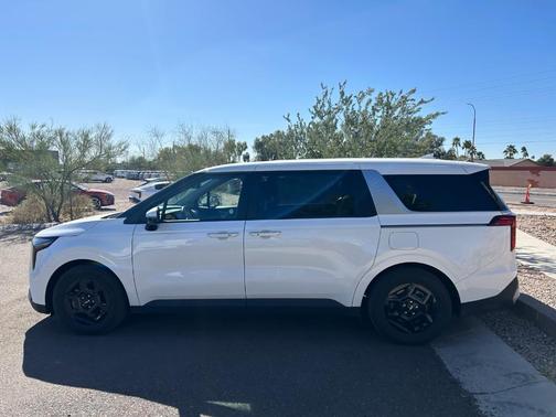 2025 Kia Carnival LXS