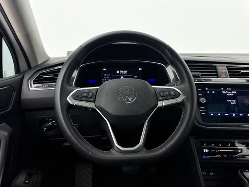Pure White 2022 Volkswagen Tiguan 2.0T SE