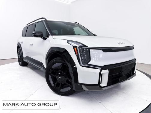 Snow White Pearl 2024 Kia EV9 GT-Line