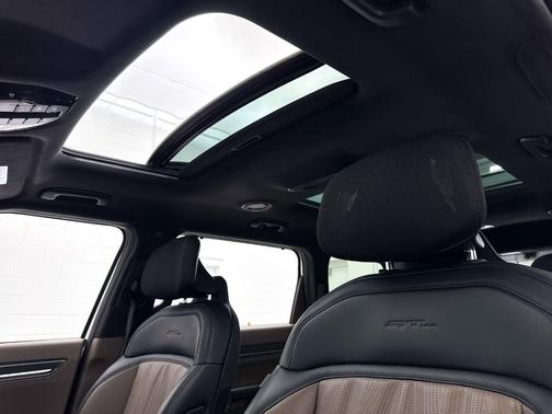 Snow White Pearl 2024 Kia EV9 GT-Line