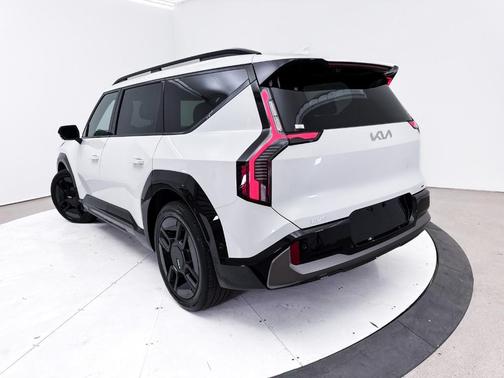 Snow White Pearl 2024 Kia EV9 GT-Line