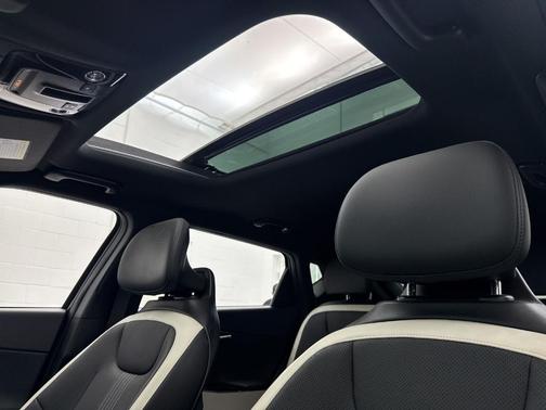 Aurora Black Pearl 2024 Kia EV6 GT-Line