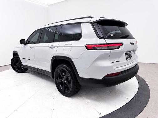 2022 Jeep Grand Cherokee L Laredo