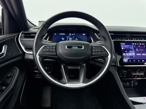 2022 Jeep Grand Cherokee L Laredo