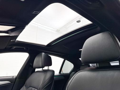 Alpine White 2019 BMW 530 i