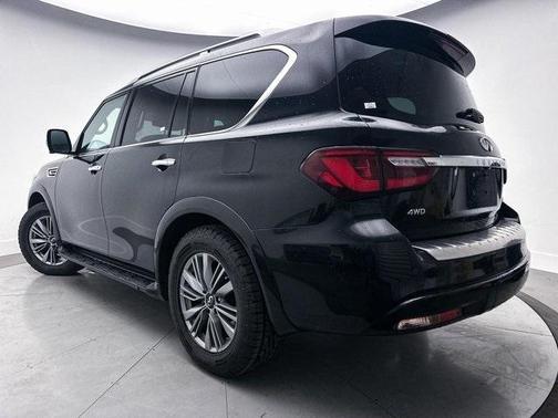 2022 INFINITI QX80 Luxe