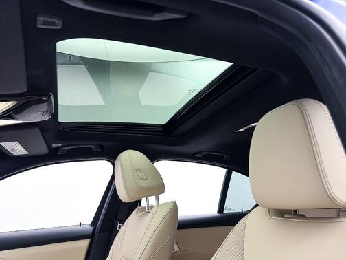 Portimao Blue Metallic 2025 BMW 330 i