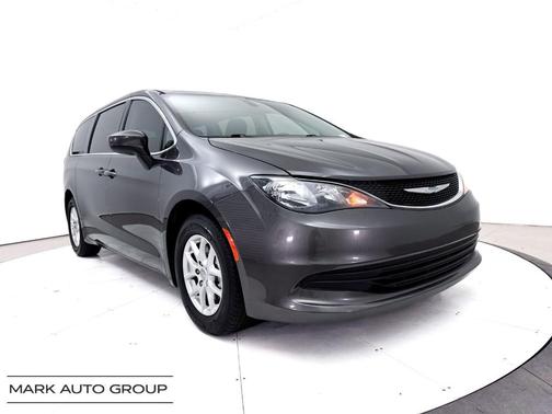 Granite Crystal Clearcoat Metallic 2017 Chrysler Pacifica LX