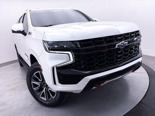 Iridescent Pearl Tricoat 2024 Chevrolet Suburban Z71