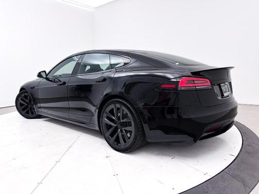 2022 Tesla Model S Plaid
