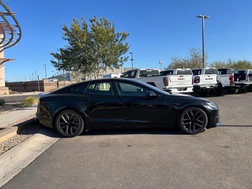 2022 Tesla Model S Plaid