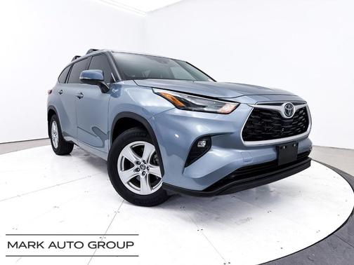 Moon Dust 2023 Toyota Highlander LE