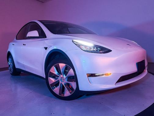 White 2023 Tesla Model Y Long Range