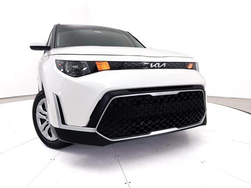 Snow White Pearl 2023 Kia Soul LX