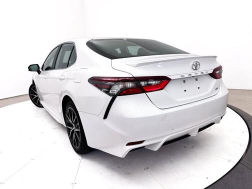 Super White 2021 Toyota Camry SE