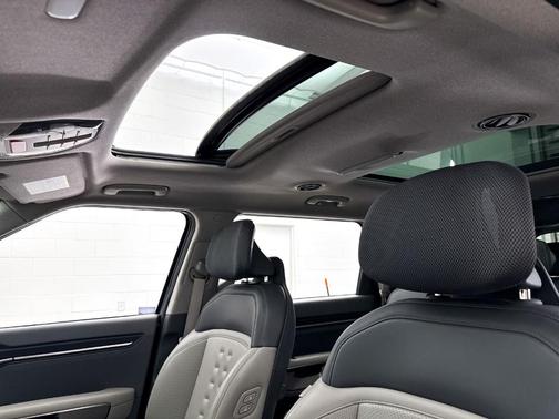 Iceberg Green 2024 Kia EV9 Wind