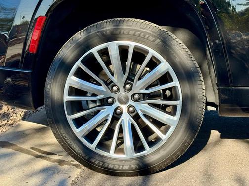 2022 Jeep Grand Wagoneer Series III