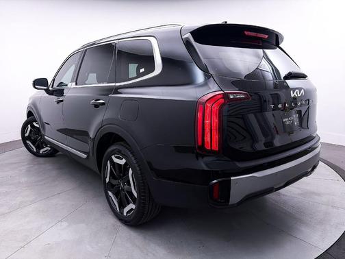 Ebony Black 2023 Kia Telluride S