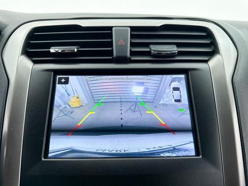 White Platinum 2017 Ford Fusion SE