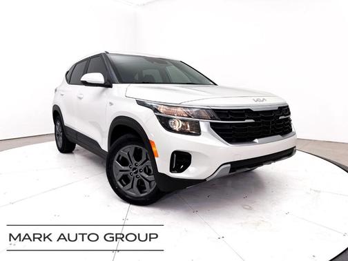 Snow White Pearl 2024 Kia Seltos LX