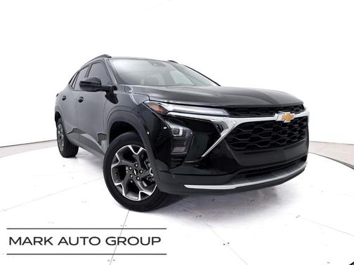 Mosaic Black Metallic 2025 Chevrolet Trax LT
