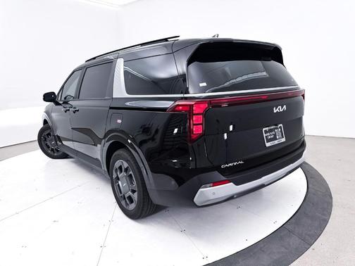 Aurora Black Pearl 2025 Kia Carnival Hybrid EX