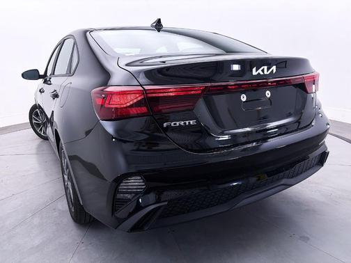 Aurora Black 2022 Kia Forte LXS