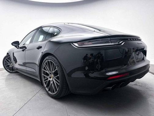 2022 Porsche Panamera Platinum Edition