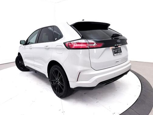 Star White 2023 Ford Edge ST Line