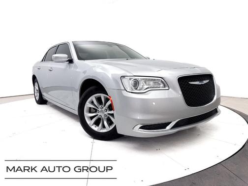 Silver Mist Clearcoat 2023 Chrysler 300 Touring