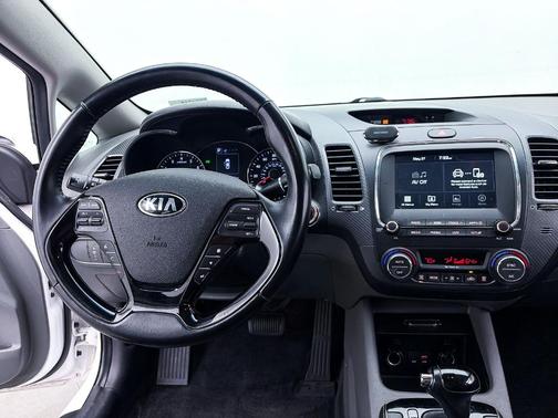Snow White Pearl 2017 Kia Forte EX