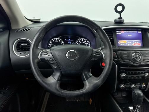 2020 Nissan Pathfinder SV