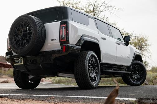 2025 GMC HUMMER EV SUV 2X