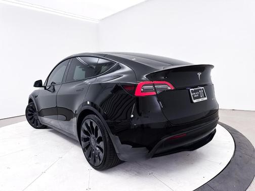 Black 2022 Tesla Model Y Performance