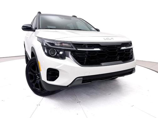 Clear White / Black Roof 2024 Kia Seltos X-Line