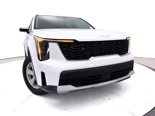 Glacial White Pearl 2024 Kia Sorento LX