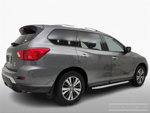 2020 Nissan Pathfinder SV