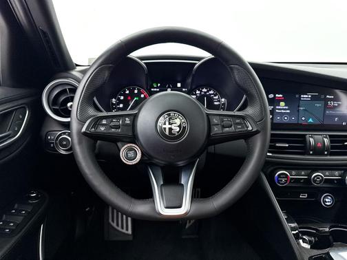Alfa White 2022 Alfa Romeo Giulia Ti