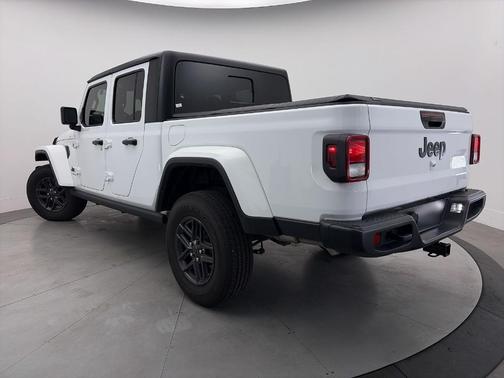 Bright White Clearcoat 2024 Jeep Gladiator Sport