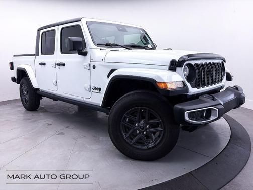 Bright White Clearcoat 2024 Jeep Gladiator Sport