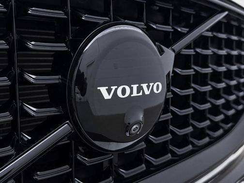 2024 Volvo XC60 Recharge Plug-In Hybrid T8 Ultimate Black Edition