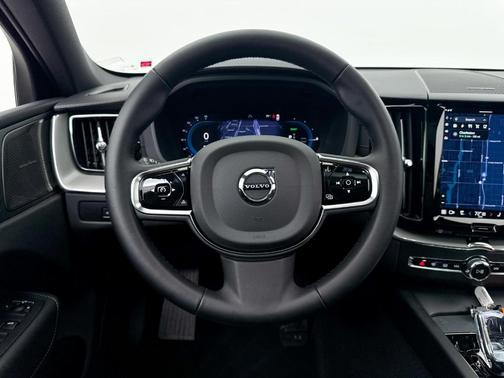 2024 Volvo XC60 Recharge Plug-In Hybrid T8 Ultimate Black Edition