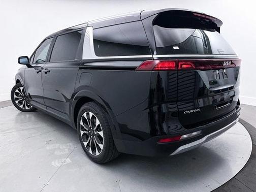 2023 Kia Carnival EX