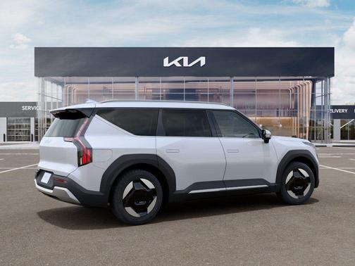 Glacial White Pearl 2026 Kia EV9 Wind