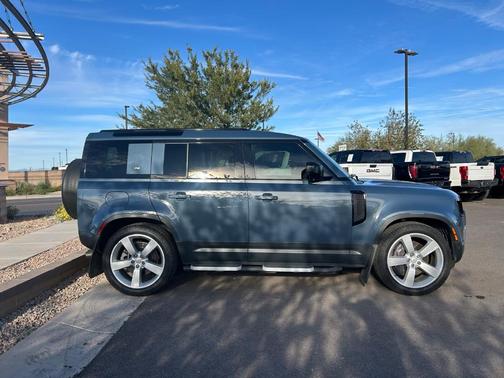 2023 Land Rover Defender 110 SE